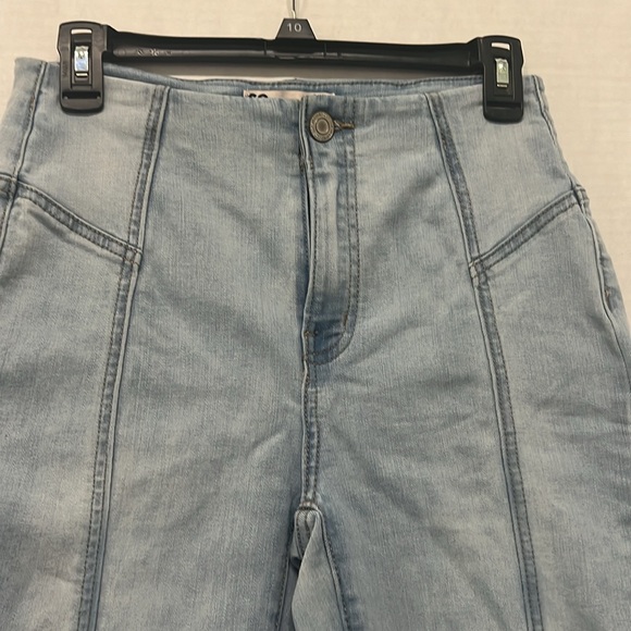 SO Goods For Life Women's Light Wash High Rise Flare Leg Denim Jeans Size 5/27W - Picture 2 of 7